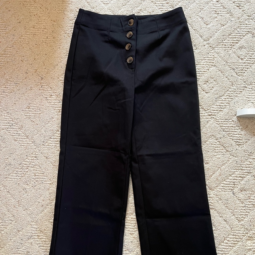 Black capri pants